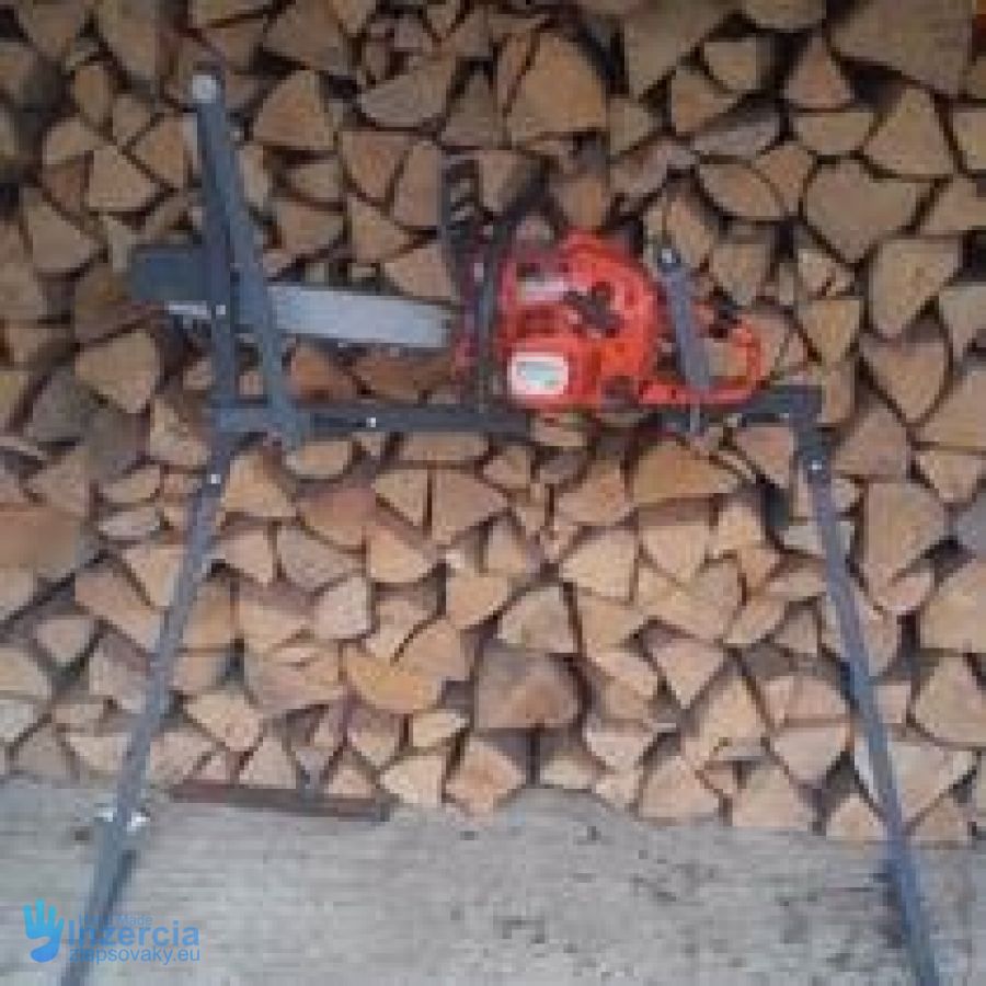Stojan na rezanie pílenie dreva mobilný cirkular z motorovej píly 