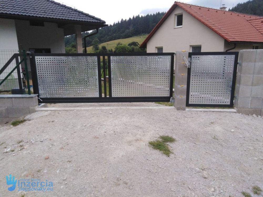 Výroba posuvných samonosných dvojkrídlových brán plotov Púchov