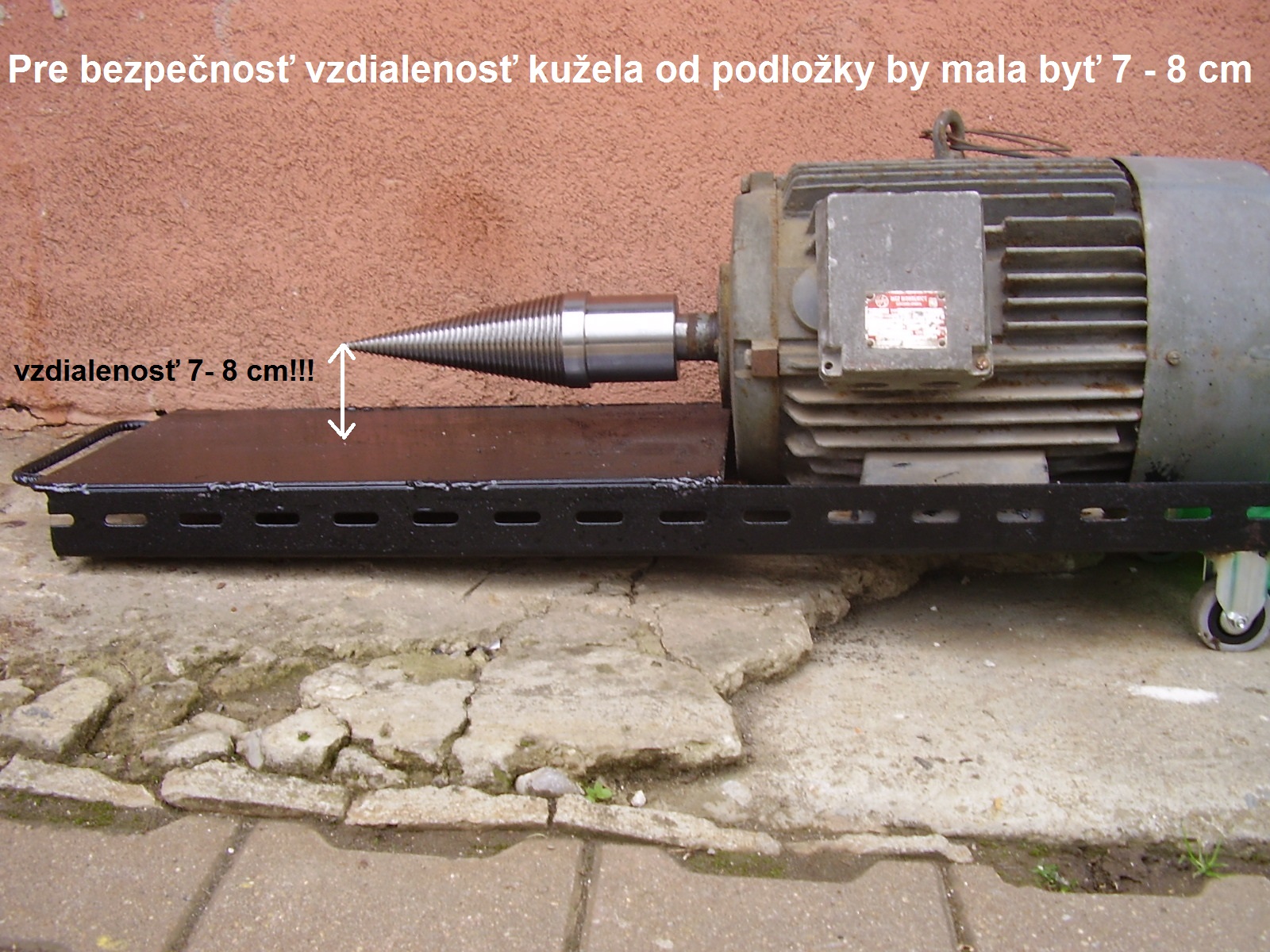 Vyrobte si kuželovú štiepačku dreva